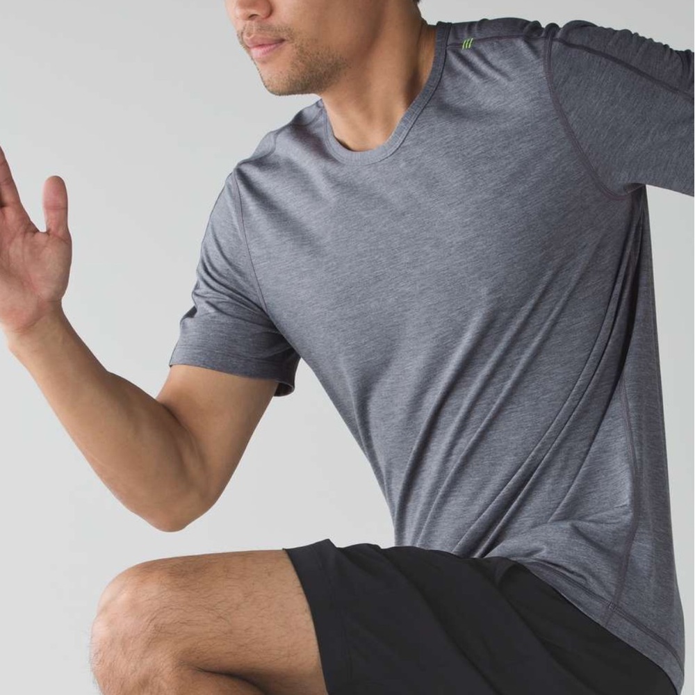 EUC Lululemon Men’s Training Short Sleeve - Heathered Slate
